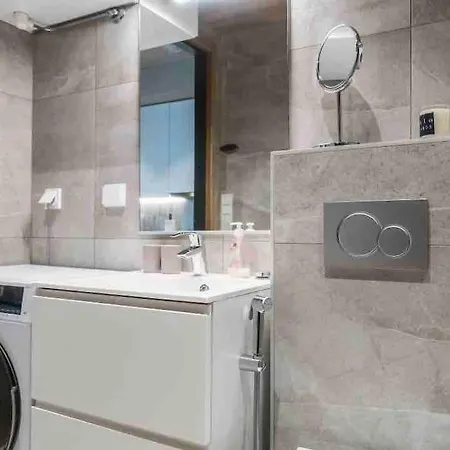 Platinum Hippu, Premium In The Center Of