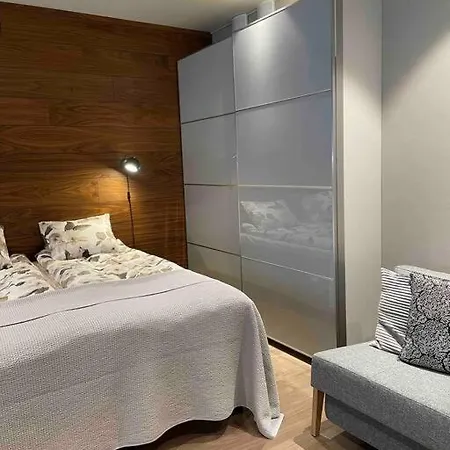 Platinum Hippu, Premium In The Center Of Levi