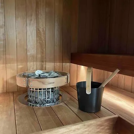 Platinum Hippu, Premium In The Center Of