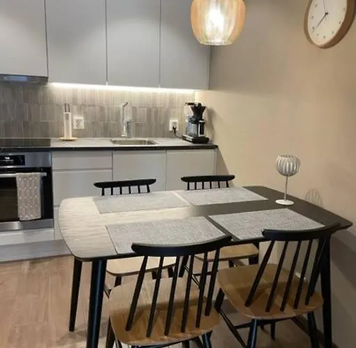 Platinum Hippu, Premium In The Center Of * Levi